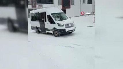 Yollar buz pistine döndü, araç sürücüleri zor anlar yaşadı