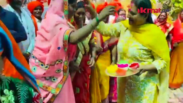 यशोमती ठाकूर यांचं अनोखं धूलिवंदन!