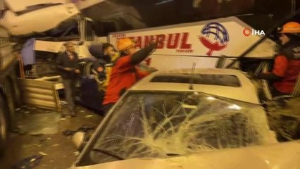 Bolu Valisi Ahmet Ümit: "Kazaya 18 araç karışmış durumda. 30 civarında yaralımız var"