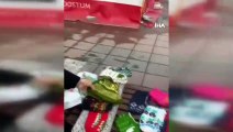 İstanbul'da yürekleri ısıtan diyalog: Saniye teyzenin tüm patiklerini satın aldı