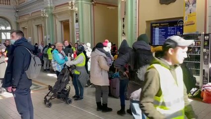 Ukrayna'dan ayrılan siviller Polonya'ya gelmeye devam ediyor