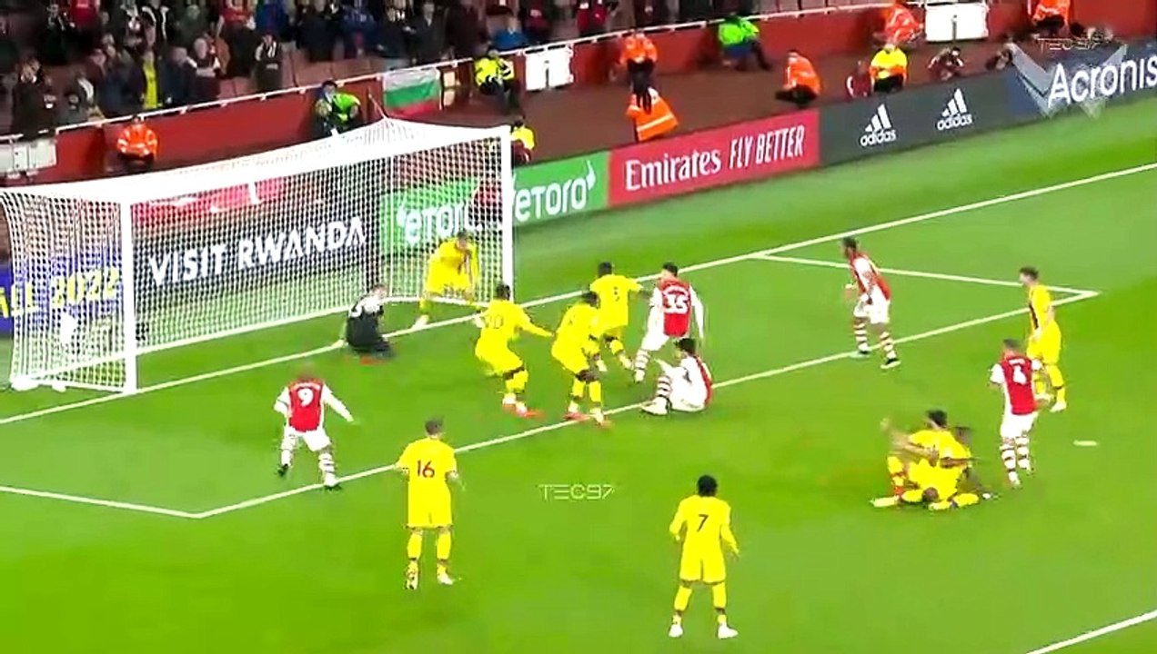 Amazing reaction on the football field