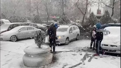 Çorlu'da kar yağışı etkili oluyor