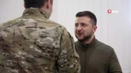 Zelenskiy, Ukraynalı polislere madalya taktı