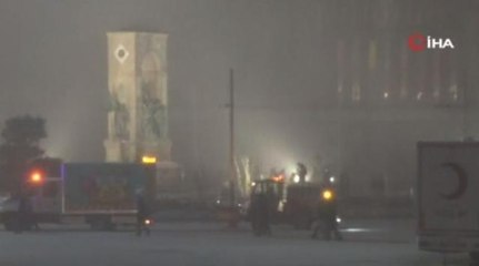 Taksim'de kar yağışı etkili oldu