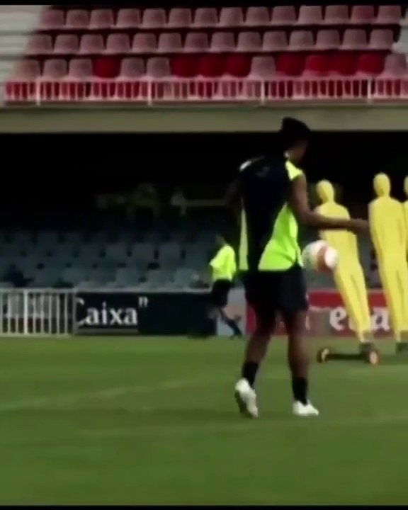Crazy shooting for the legend Ronaldinho !!