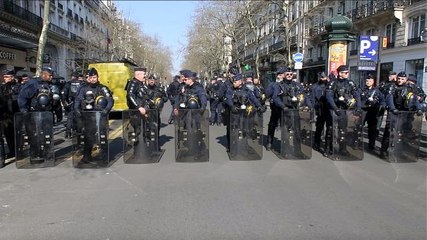 Paris'te ırkçılık karşıtı protesto düzenlendi