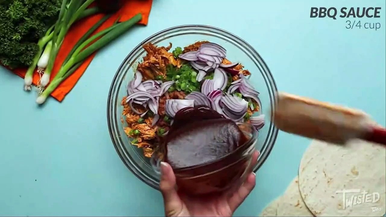 deep fried BBQ chicken stuffed pizzadilla فيديو Dailymotion