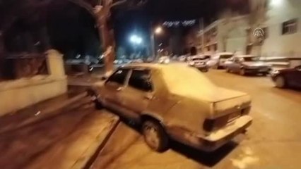 Ağaca çarpan sürücü aracını bırakarak kaçtı