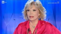 Amanda Lear torna in tv dopo l'operazione a cuore aperto alla quale si è sottoposta di recente E' to