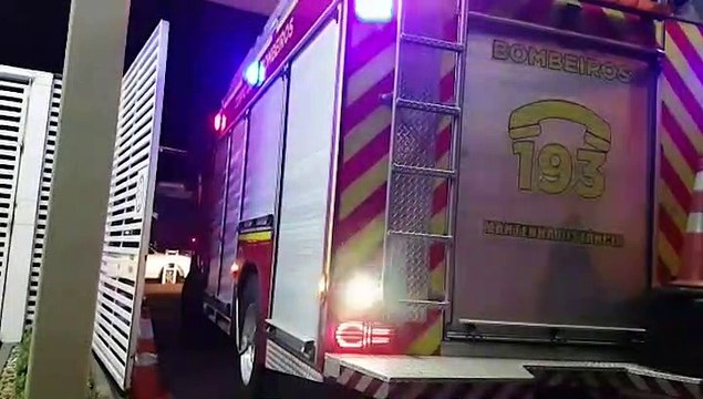 Corpo de Bombeiros é acionado para apagar incêndio em veículo