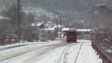 Dere yatağına düşen yaralı atmaca kurtarıldı