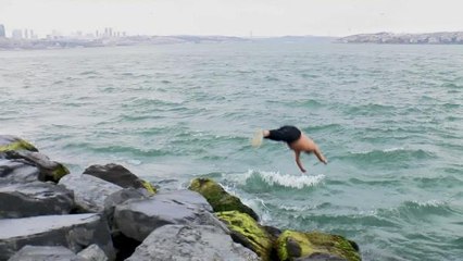 SARAYBURNU FATİHLERİ BOĞAZ'DA YÜZDÜ