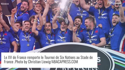 Le XV de France s'offre le Grand Chelem : Romain Ntamack, sur un nuage, célèbre avec sa belle Lili