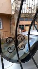 Bursa'da hırsızlar girdikleri yerden çıkamayınca demir korkulukları böyle kırmaya çalıştı