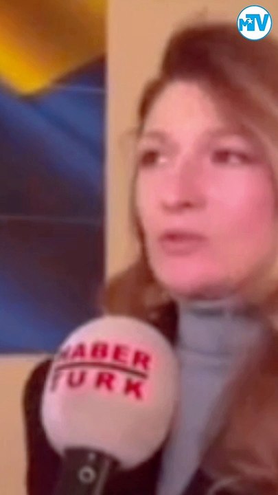 Canlı yayında sunucunun mikrofonu açık kaldı! Tüm özel konuşmaları yayına yansıdı