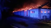 Incendio a Pavia: all'ex Arsenale nella notte le fiamme distruggono un capannone