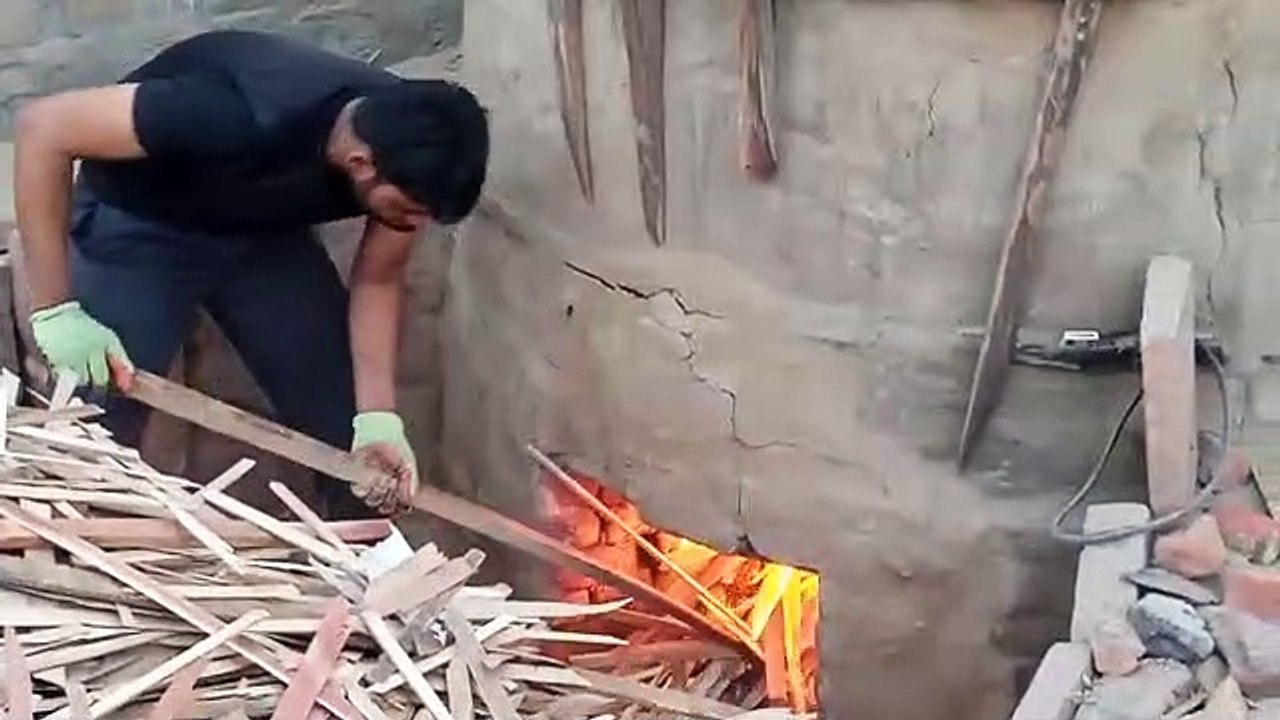 Desi Freeze - ऐसे बनता है गर्मी में कंठ तर करने का देसी फ्रीज
