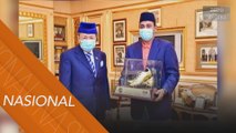 Sultan Selangor beli kasut emas Khalid Jamlus