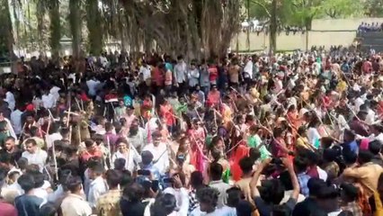 मां के दरबार में सामूहिक गेर नृत्य, चार घंटे तक थिरके हजारों लोग, देखें वीडियो