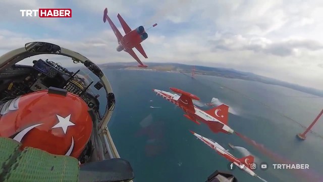 Türk Yıldızları 1915 Çanakkale Köprüsü için uçtu