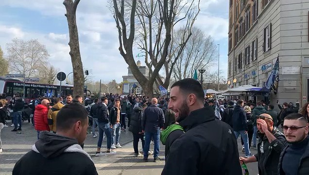 Laziali a ponte Milvio | Pre Roma-Lazio