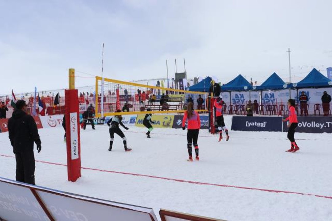 Kar Voleybolu Avrupa Kupası'nda Türkiye kadınlarda şampiyon oldu