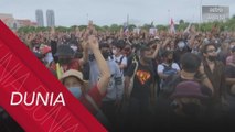 Protes bersejarah cabar kuasa raja