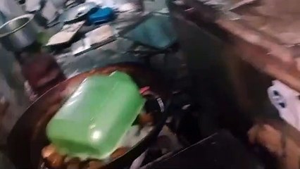 सिरफिरे ग्राहक को पहले समौसा नहीं दिया तो यह क्या कर दिया...देखें वीडियो