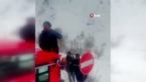 Seyir halindeki snowtrackın üzerine çığ düşme anı kameraya yansıdı