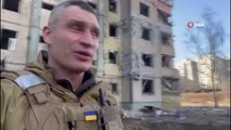Kiev Belediye Başkanı Kliçko, Rusya tarafından vurulan binaları ziyaret etti