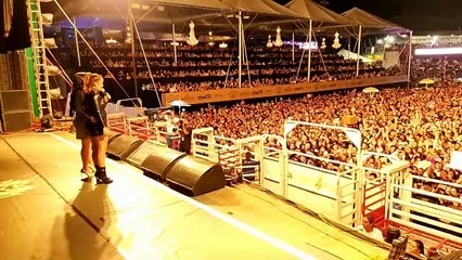 Maiara e Maraisa beijam o palco da Expo Umuarama na volta dos grandes eventos do Paraná