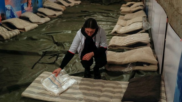 À Kiev, des abris anti-bombes deviennent des hôpitaux de fortune