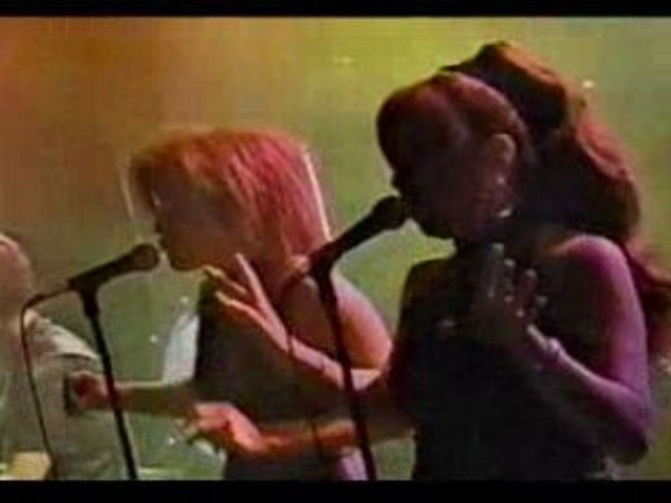 Natalia Oreiro Tu veneno & Huracan (Puerto Ricas)