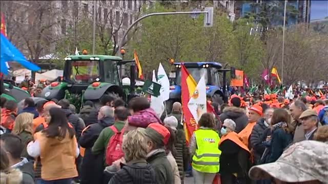 Protesta multitudinaria del mundo rural para pedir medidas urgentes contra la actual crisis
