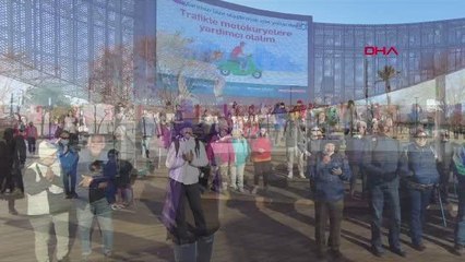 DÜNYA MUTLULUK GÜNÜ'NE SAHİLDE KAHKAHA YOGALI KUTLAMA