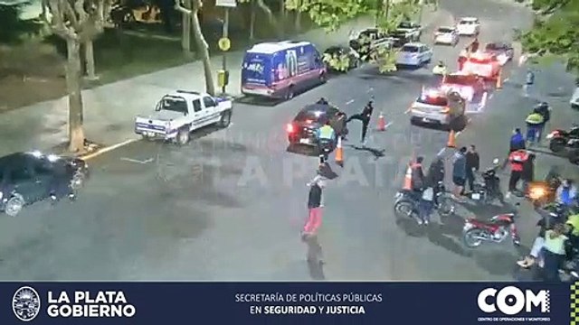 Arrastró durante tres cuadras a un agente municipal