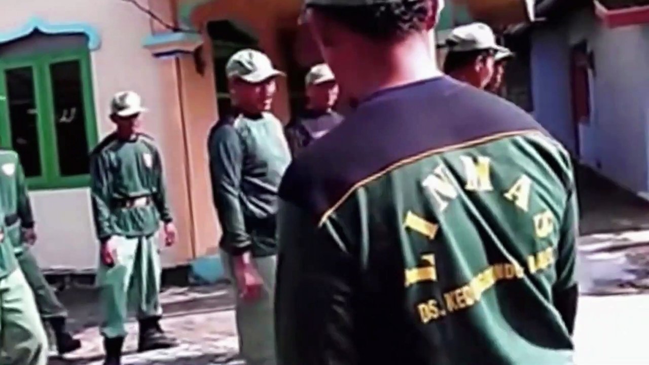 latihan baris