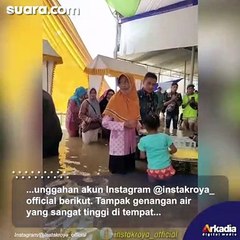 Walau Banjir Setinggi Lutut hingga Menutup Rangka Panggung Pelaminan, Pernikahan Ini Tetap Digelar