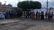 Religiosos realizam ato ecumênico em frente à residência onde houve a chacina na cidade de Patos