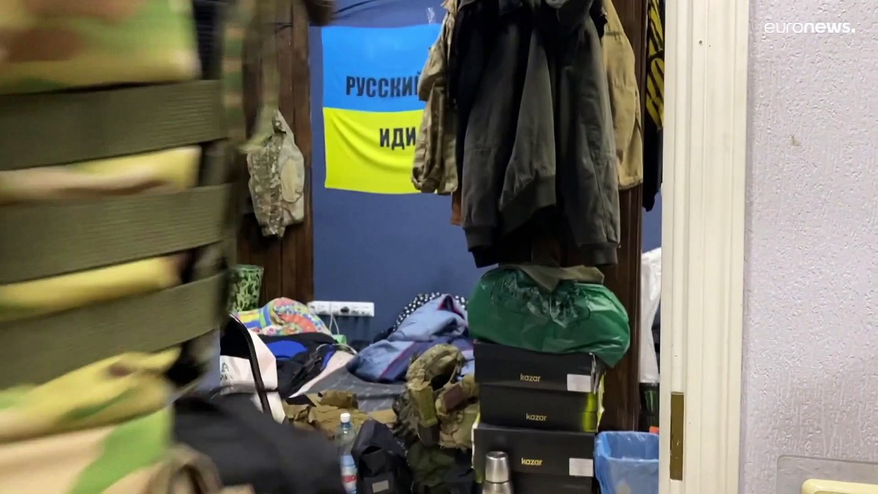 Le groupe ukrainien Antytila a troqué ses instruments de musique contre des armes à feu