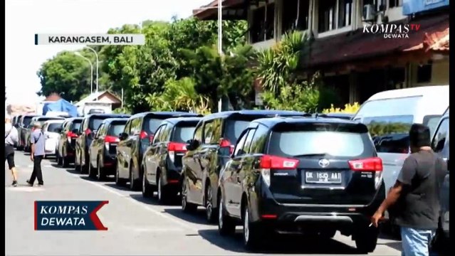 Jelang MotoGP Mandalika, Kendaraan Antri Menuju Mandalika
