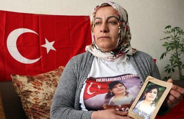 VAN'DA 31 HAFTADIR EYLEM YAPAN ANNE: KIZIMIN ELİNDEN KALEM ALIP, SİLAH VERDİLER