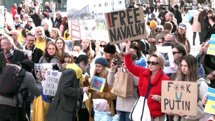 "Lloro todos los días, mi familia está allí": ucranianos protestan contra la guerra desde Serbia