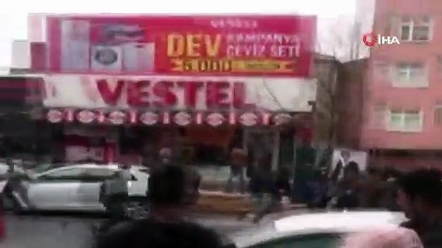 Cadde ortasında tekme tokat kavga kamerada