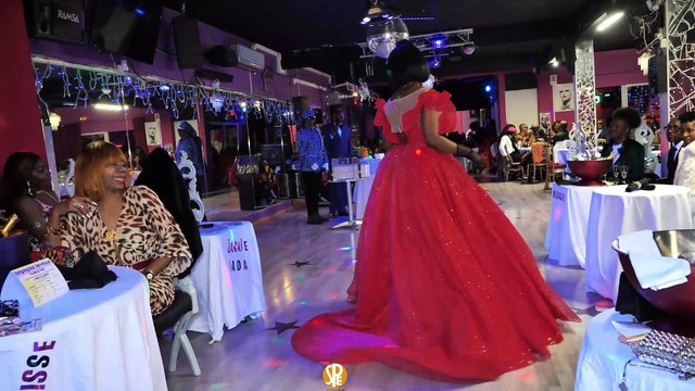 Léonce La Rose Noir à la montée des marches à Nice by SOPIEPROD