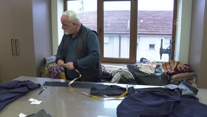 "Aydın Baba" yıllardır Darülaceze sakinlerinin elbiselerini onarıyor