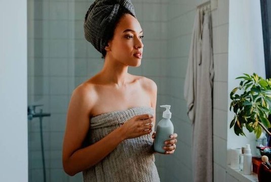 SOS Docteur : se doucher tous les jours, est-ce mauvais pour notre peau ?