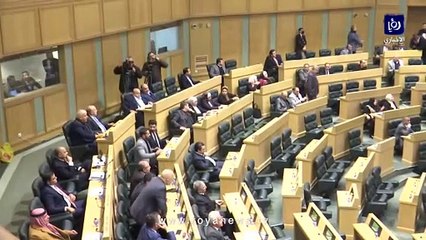 النائب الخلايلة يهدد زميله أبو يحيى بـ"حذائه" تحت القبة