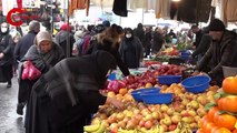 Artık menemen de yiyemeyeceğiz! Yurttaşlar pazarda Erdoğan'a verdi veriştirdi